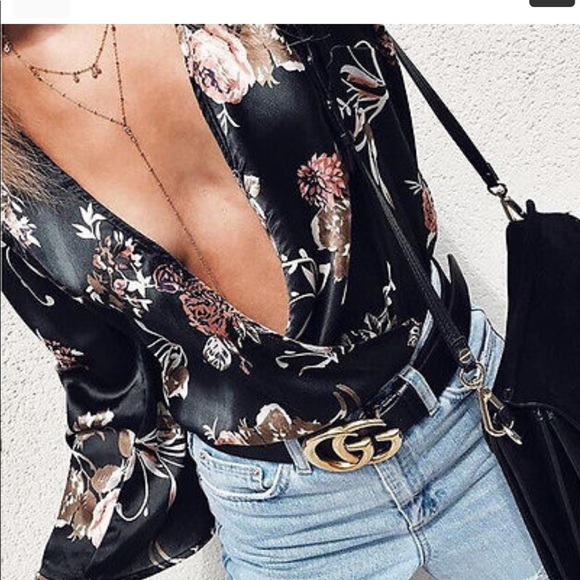 🎉HP🎉🆕Black Floral Faux Wrap Top - Picture 2 of 4